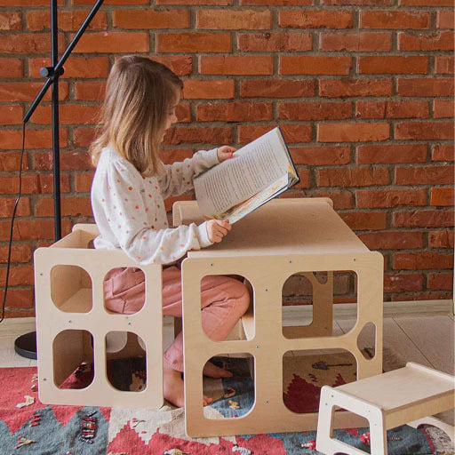 Mesinha Montessori  com 2 cadeiras